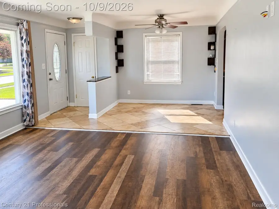 6417 Hawthorne Street, Garden City, MI 48135 - #3