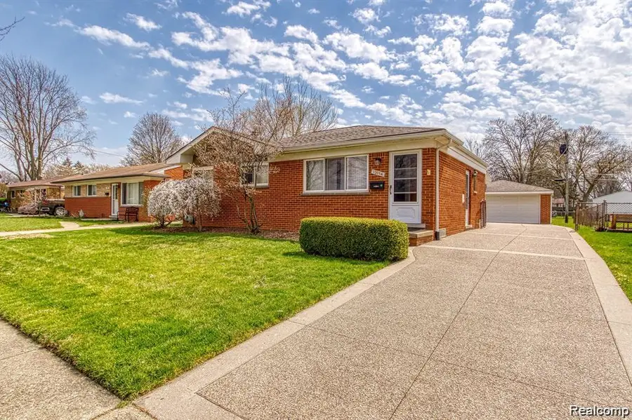 13194 Burgundy Avenue, Warren, MI 48089 - #2