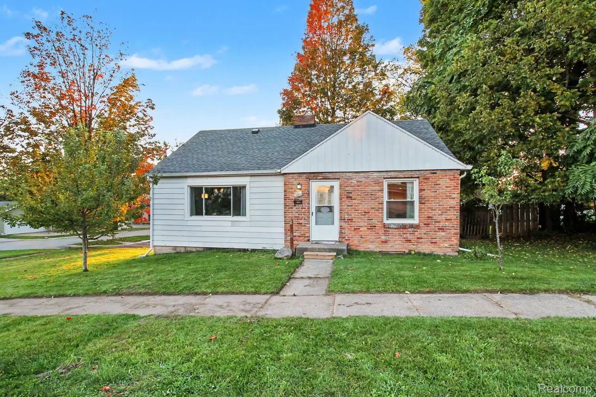 301 N East Street, Fenton, MI 48430 - #1