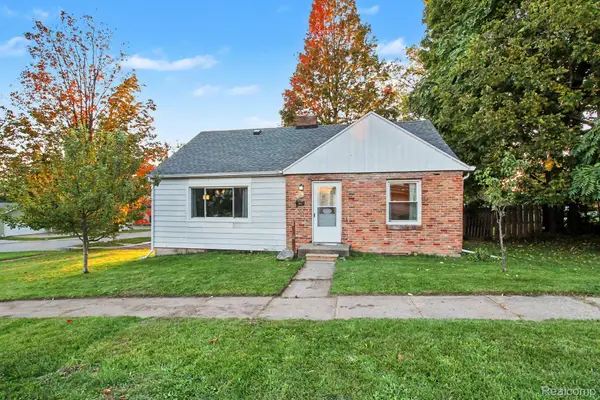 301 N East Street, Fenton, MI 48430