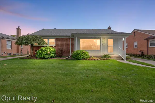 6442 Golfview Street, GardenCity, MI 48135