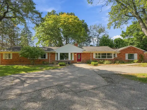 2666 W Hickory Grove Road, BloomfieldHills, MI 48302