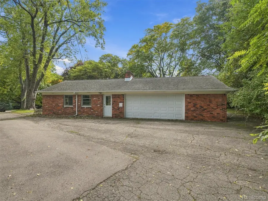 2666 W Hickory Grove Road, Bloomfield, MI 48302 - #2