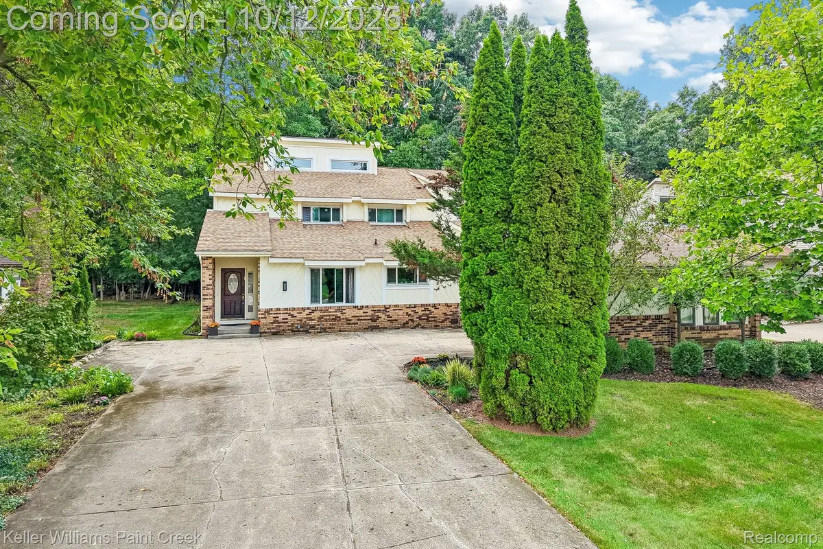 5832 Naneva Court, West Bloomfield, MI 48322 - #1