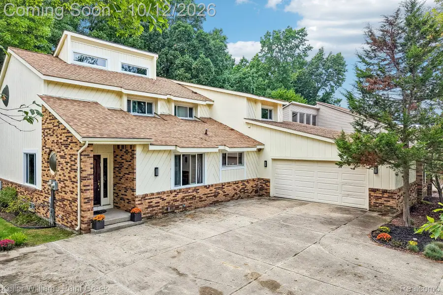 5832 Naneva Court, West Bloomfield, MI 48322 - #2