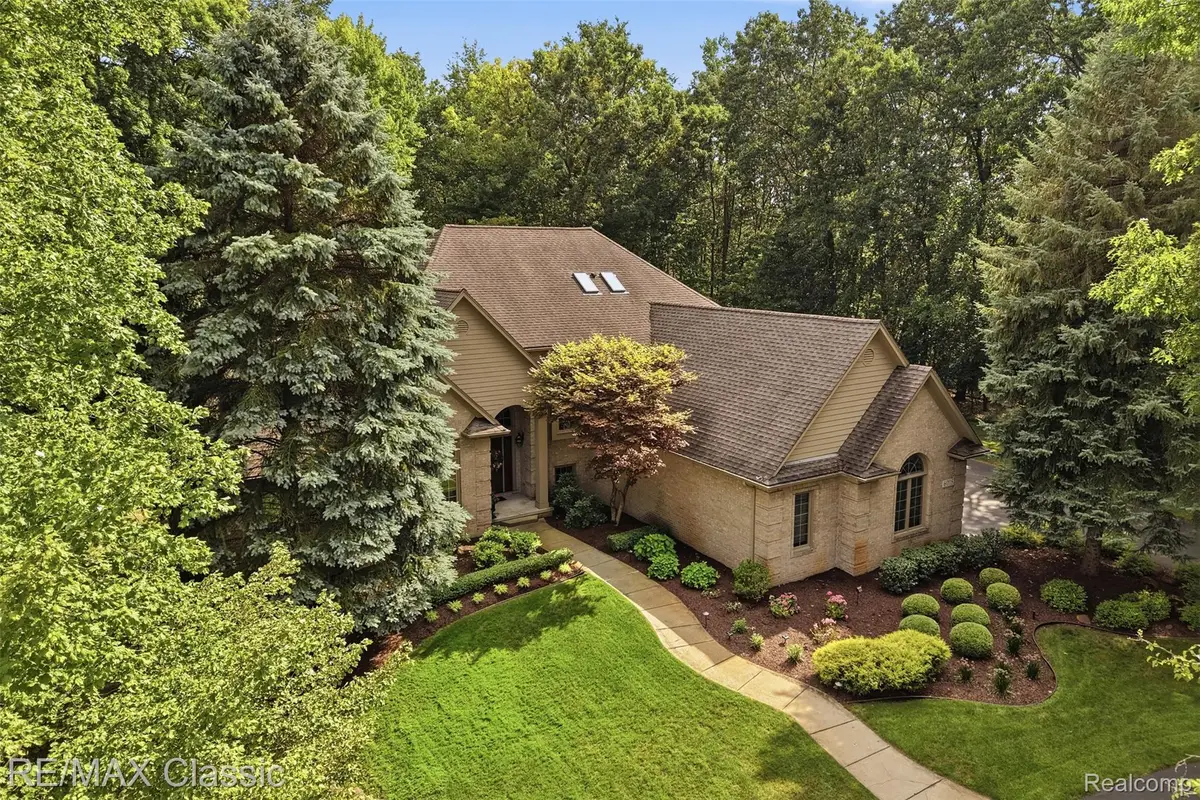 6015 Lynne Hollow Drive, Commerce Township, MI 48382 - #1