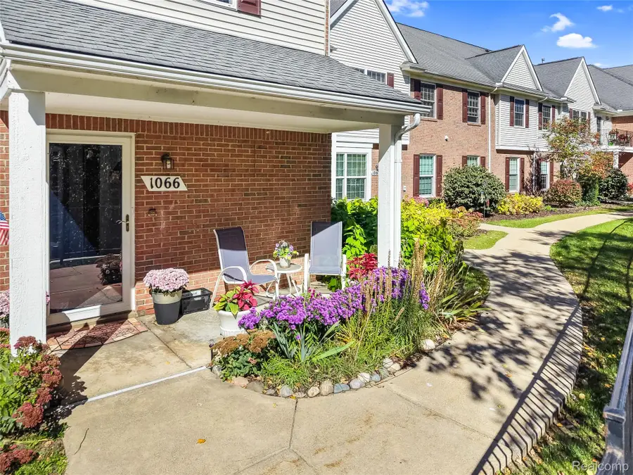 1066 Shiawassee Circle, Howell, MI 48843 - #2
