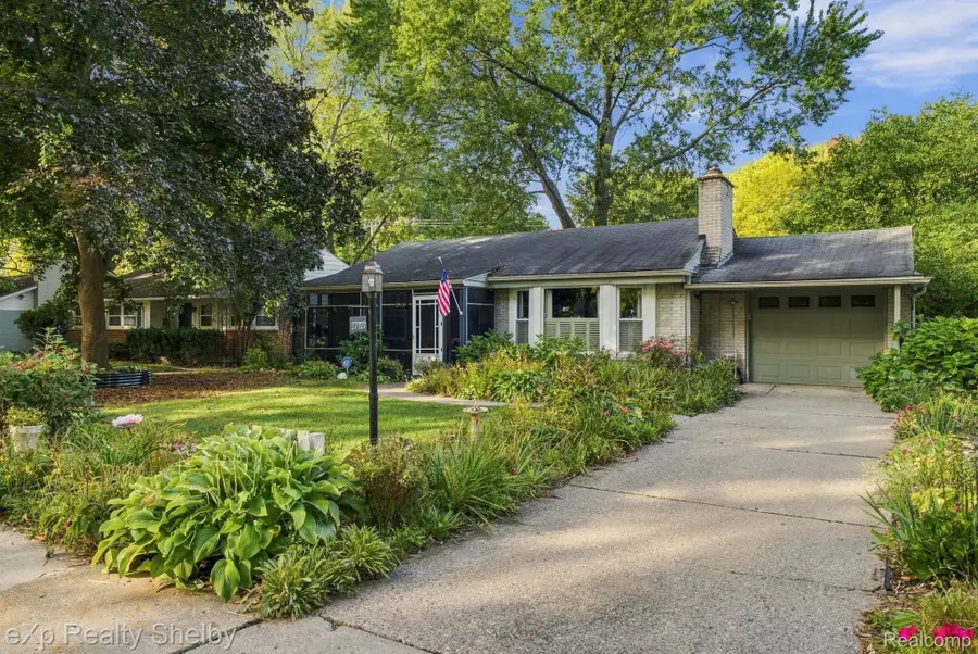 27727 Red Leaf Lane, Southfield, MI 48076 - #2