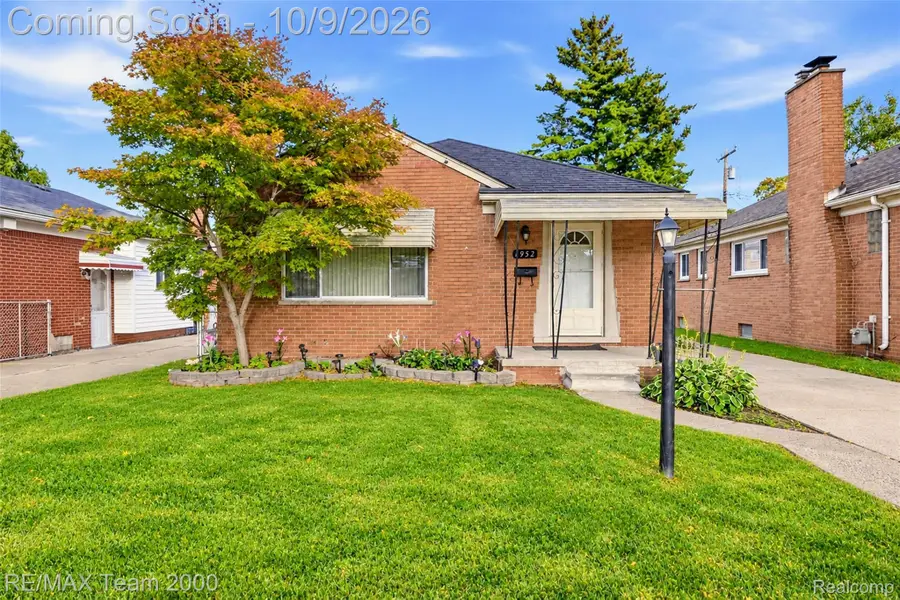 6952 Colonial Street, Dearborn Heights, MI 48127 - #2