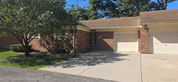 30821 Underwood Drive #15, Roseville, MI 48066