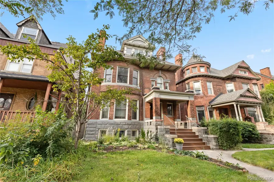 658 W Forest Avenue #1, Detroit, MI 48201 - #2