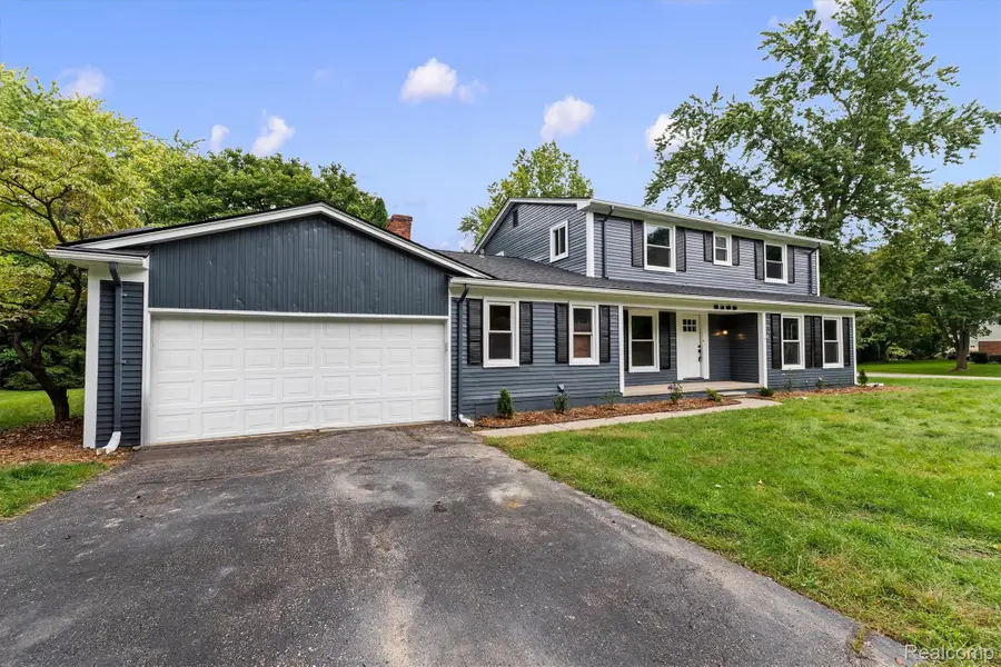 2185 Brenthaven DR, Bloomfield, MI 48304 - #3