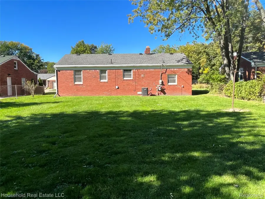 28400 Ursuline Street, Saint Clair Shores, MI 48081 - #3