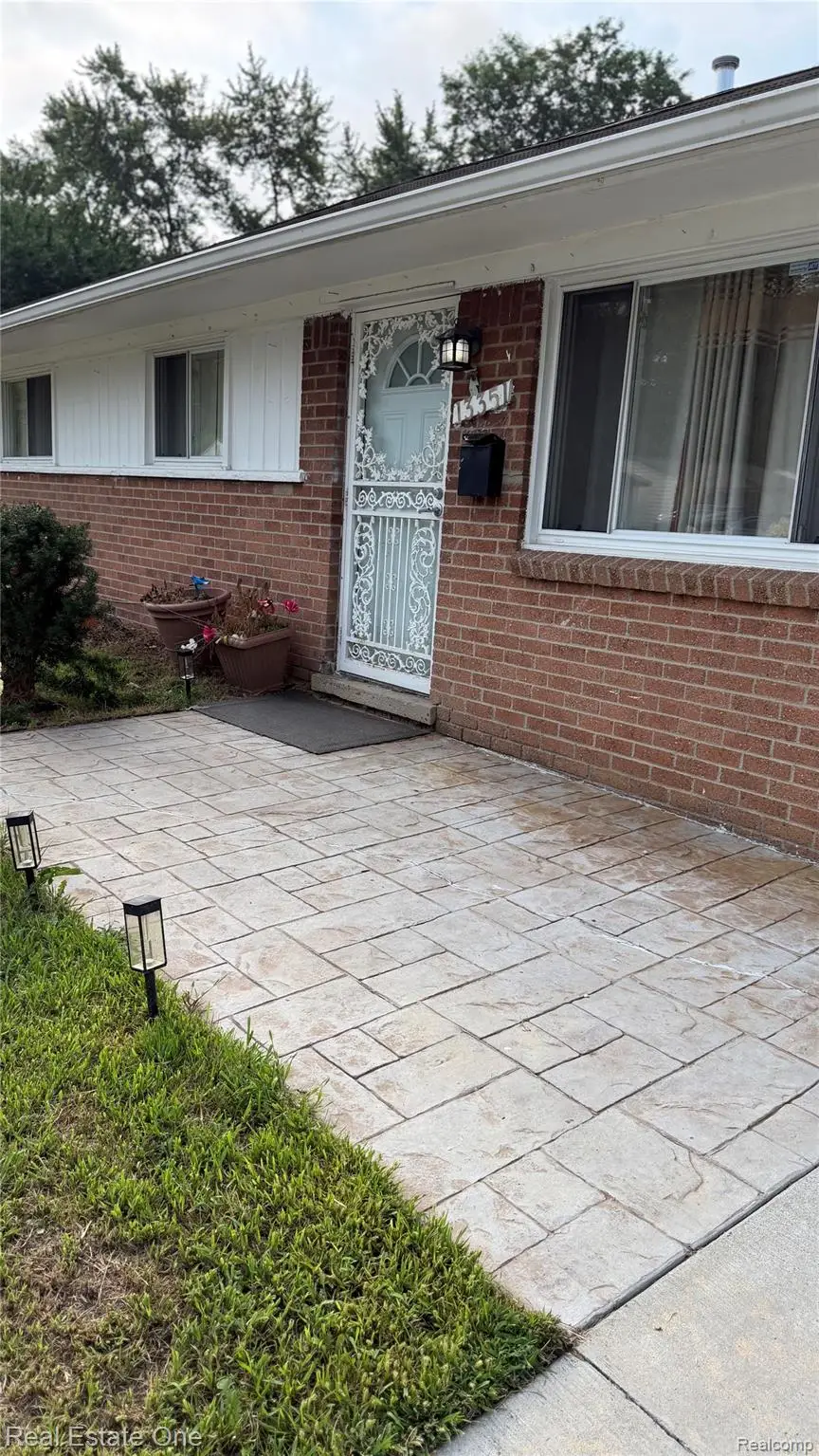 13351 Albany Street, Oak Park, MI 48237 - #2