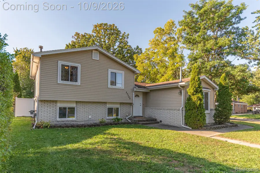 27755 Clarita ST, Livonia, MI 48152 - #2