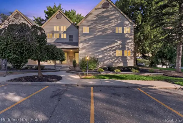 27971 Rollcrest RD  # 9, FarmingtonHills, MI 48334