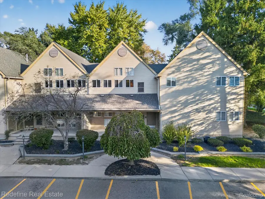 27971 Rollcrest RD  # 9, Farmington Hills, MI 48334 - #2