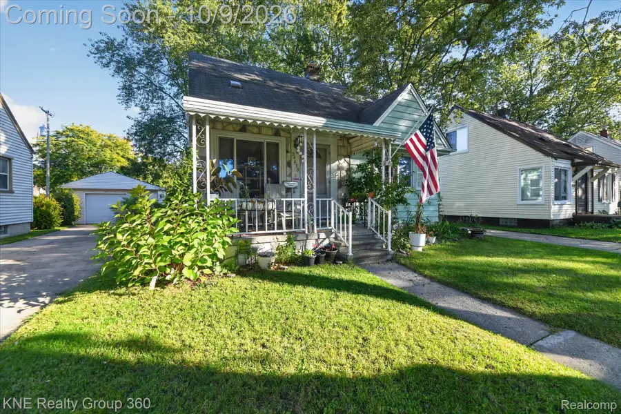 24638 Andover DR, Dearborn Heights, MI 48125 - #3