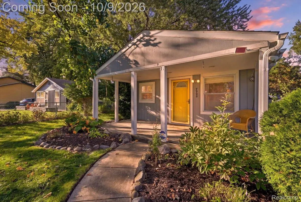 3900 Elmhurst RD, Waterford, MI 48328 - #1