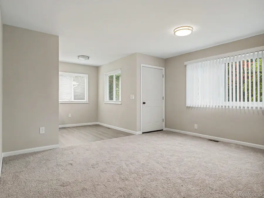 3525 Lippincott BLVD, Flint, MI 48507 - #2