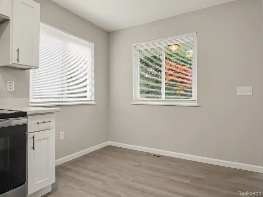 3525 Lippincott BLVD, Flint, MI 48507 - #3
