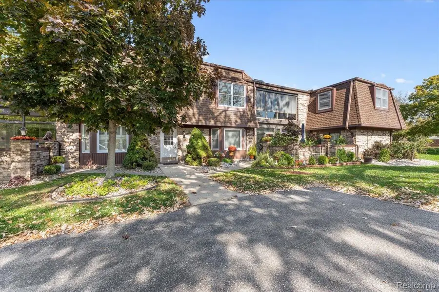 8533 MATHIAS DR  # 35, Grosse Ile, MI 48138 - #3
