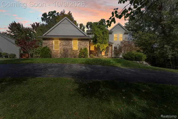 1761 Spruce DR, CommerceTwp, MI 48390