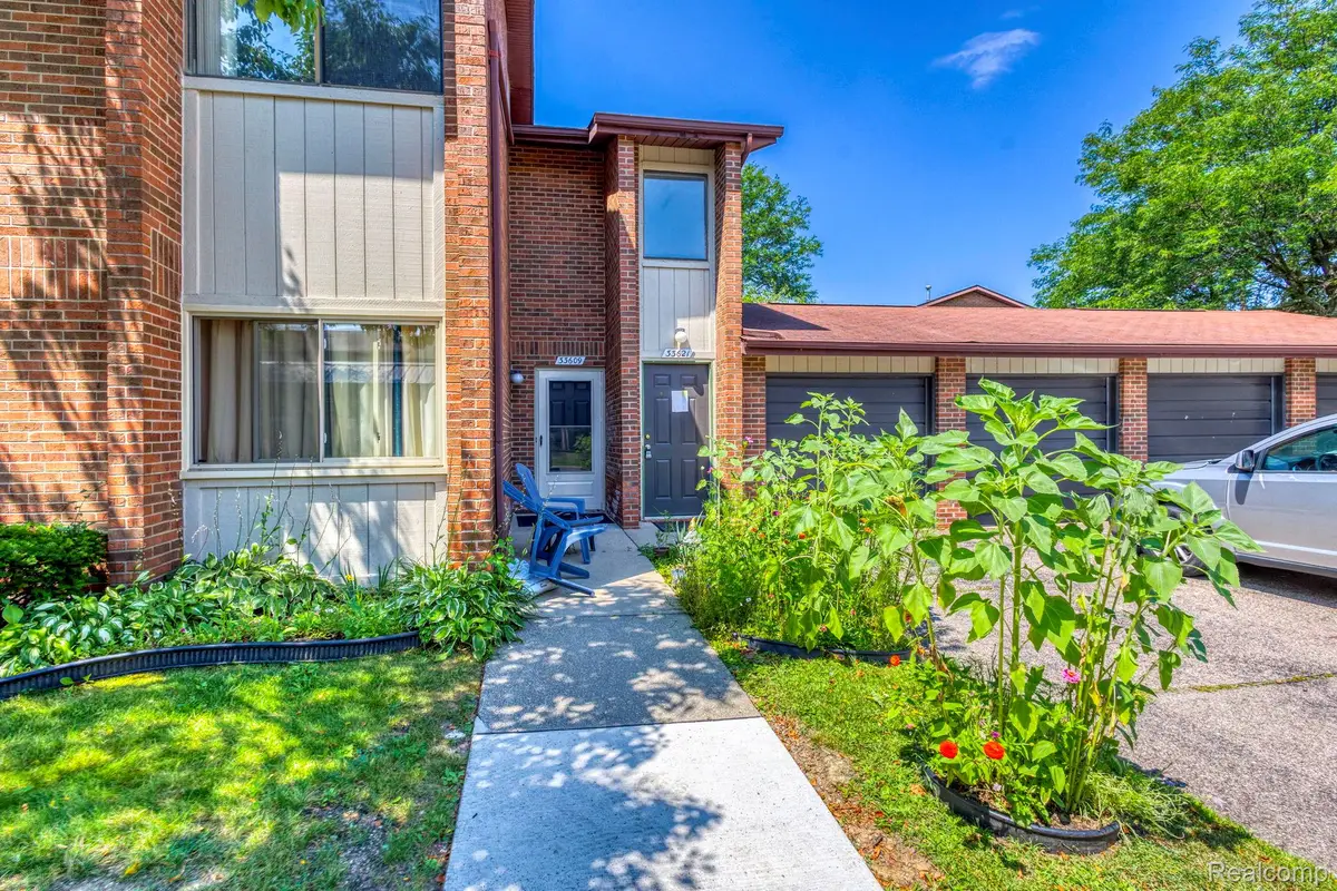 33621 Pondview CIR 13 # 99, Livonia, MI 48152 - #1