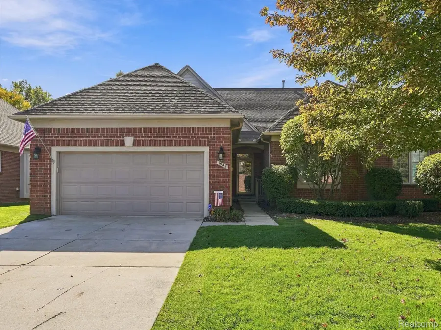 1942 Glenwood DR, Sterling Heights, MI 48310 - #2