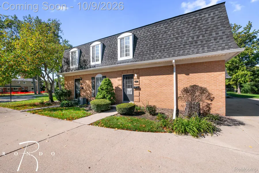 22817 Overlake ST, Saint Clair Shores, MI 48080 - #3