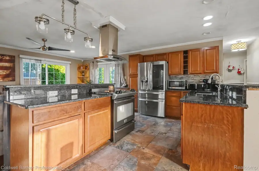 35470 Blairmoor DR, Clinton Township, MI 48035 - #3