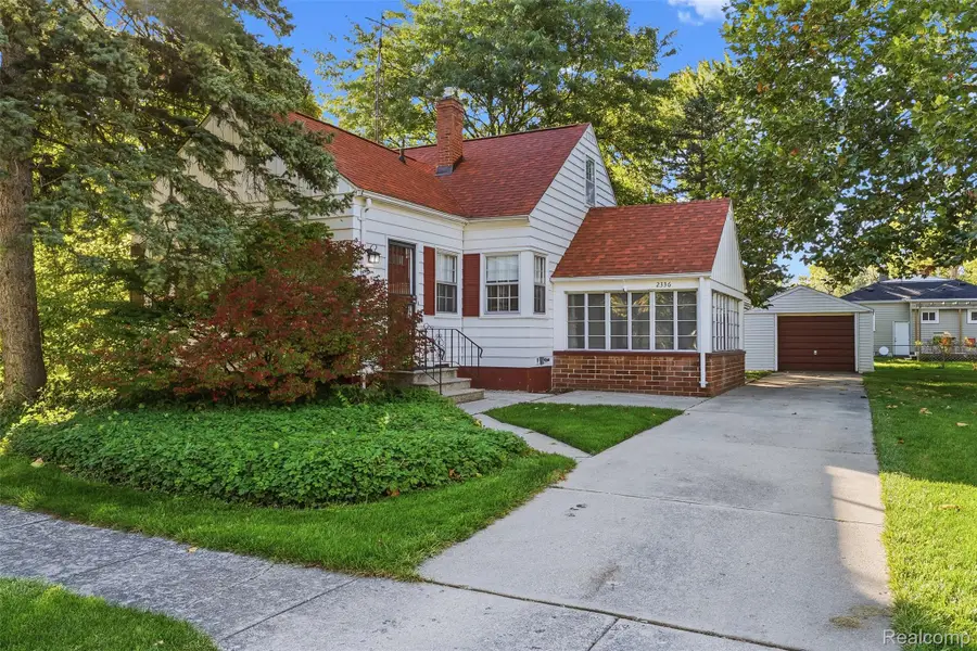 2336 Southampton AVE, Grand Blanc, MI 48507 - #3