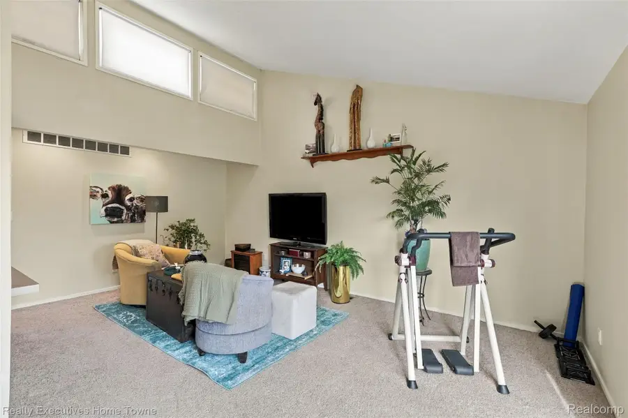 27 Dickinson ST  # A, Mount Clemens, MI 48043 - #3