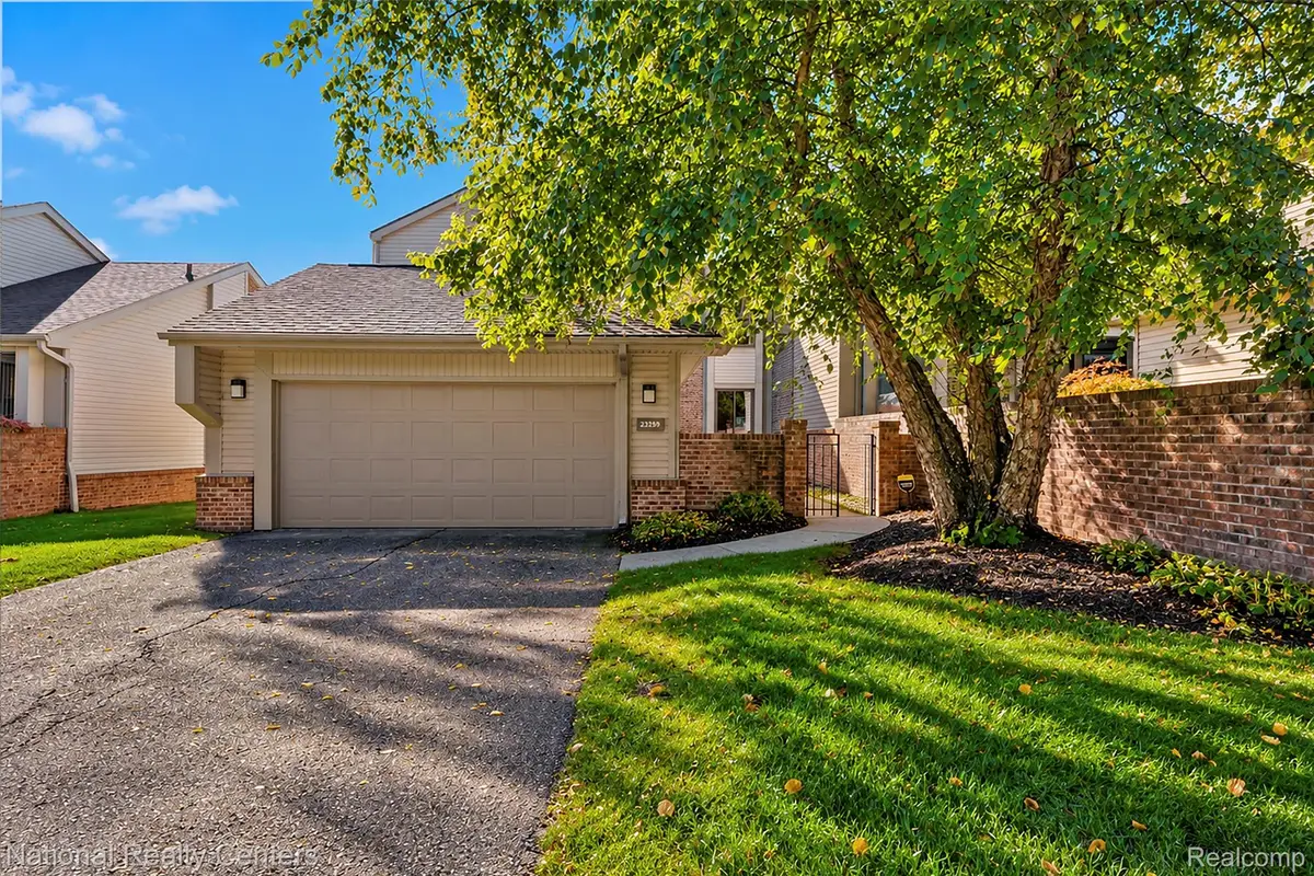 23289 N Chanticleer DR, Southfield, MI 48034 - #1