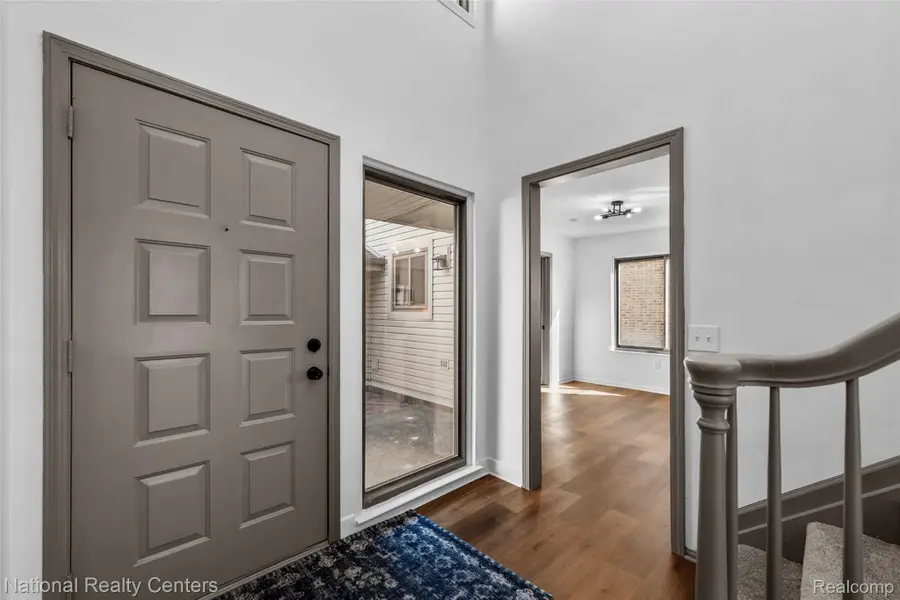 23289 N Chanticleer DR, Southfield, MI 48034 - #2