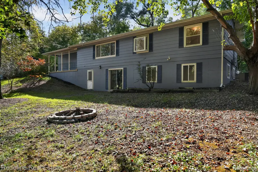 9792 Willis RD, Pinckney, MI 48169 - #2