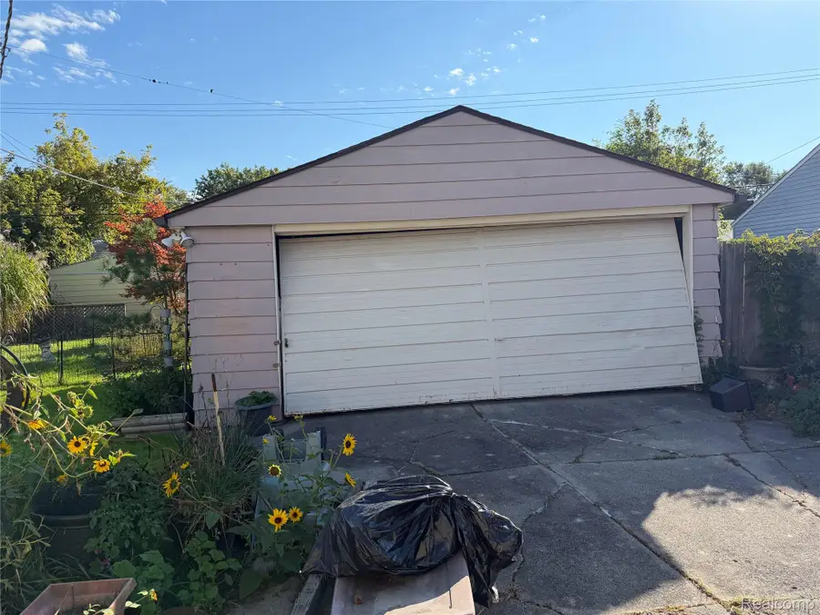 26560 Lehner ST, Roseville, MI 48066 - #3
