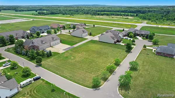 15051 Poberezny CT, Linden, MI 48451