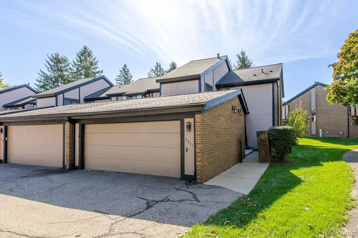 5211 Potomac RUN N, West Bloomfield, MI 48322 - #1