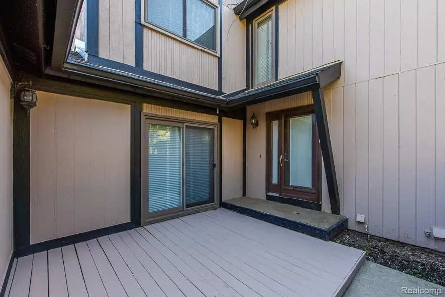 5211 Potomac RUN N, West Bloomfield, MI 48322 - #2