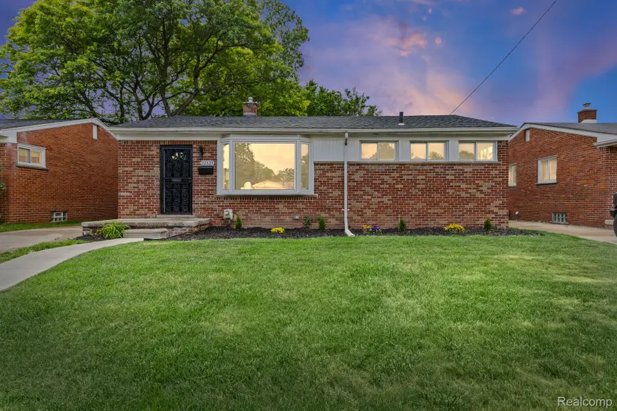 22121 Whitmore ST, Oak Park, MI 48237 - #2