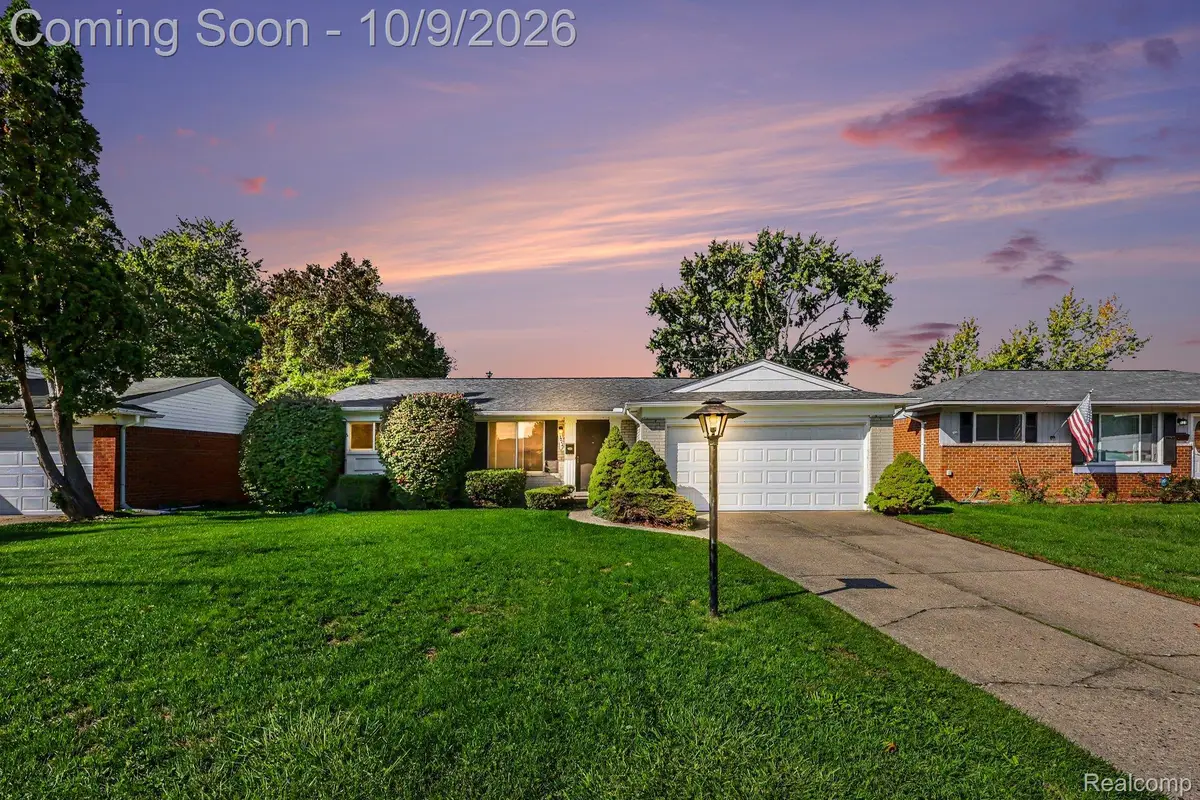38539 Covington DR, Sterling Heights, MI 48312 - #1