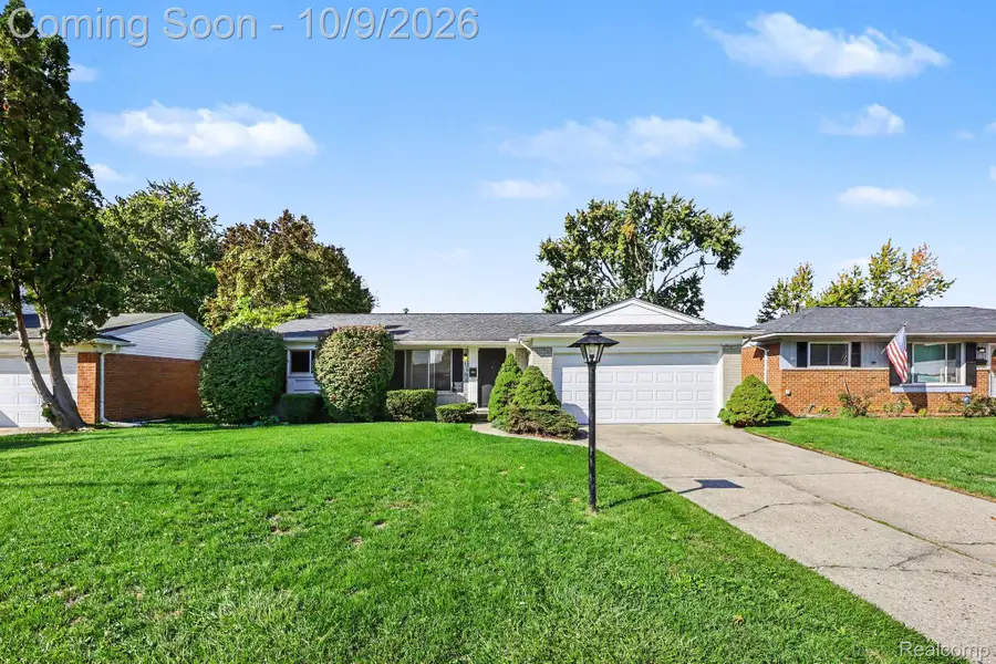 38539 Covington DR, Sterling Heights, MI 48312 - #2