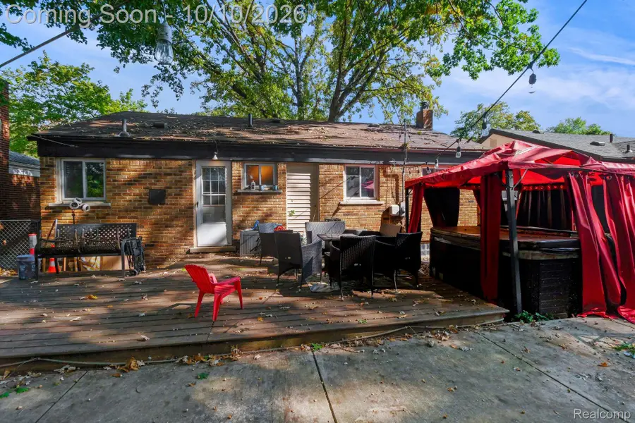 21671 Whitmore ST, Oak Park, MI 48237 - #2