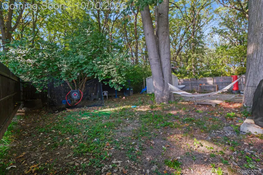 21671 Whitmore ST, Oak Park, MI 48237 - #3