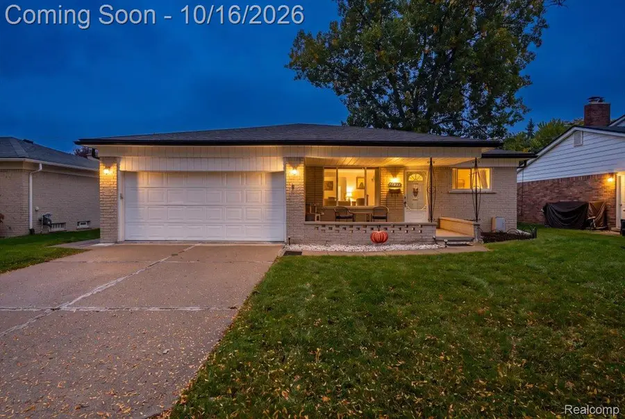 2855 Saratoga DR, Troy, MI 48083 - #3
