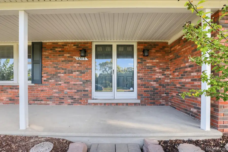 16515 Festian DR, Clinton Township, MI 48035 - #3