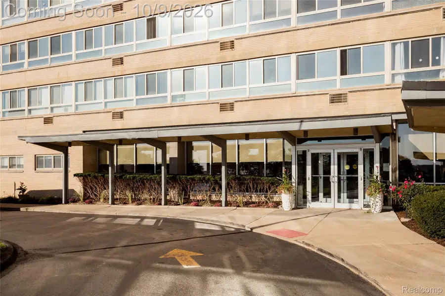 8900 E JEFFERSON  # 1022-1024, Detroit, MI 48201 - #2
