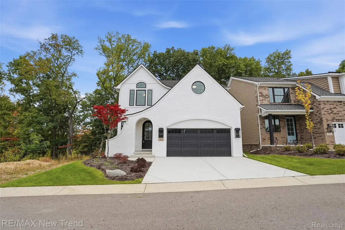 223 Summit View LN, Milford, MI 48381 - #1