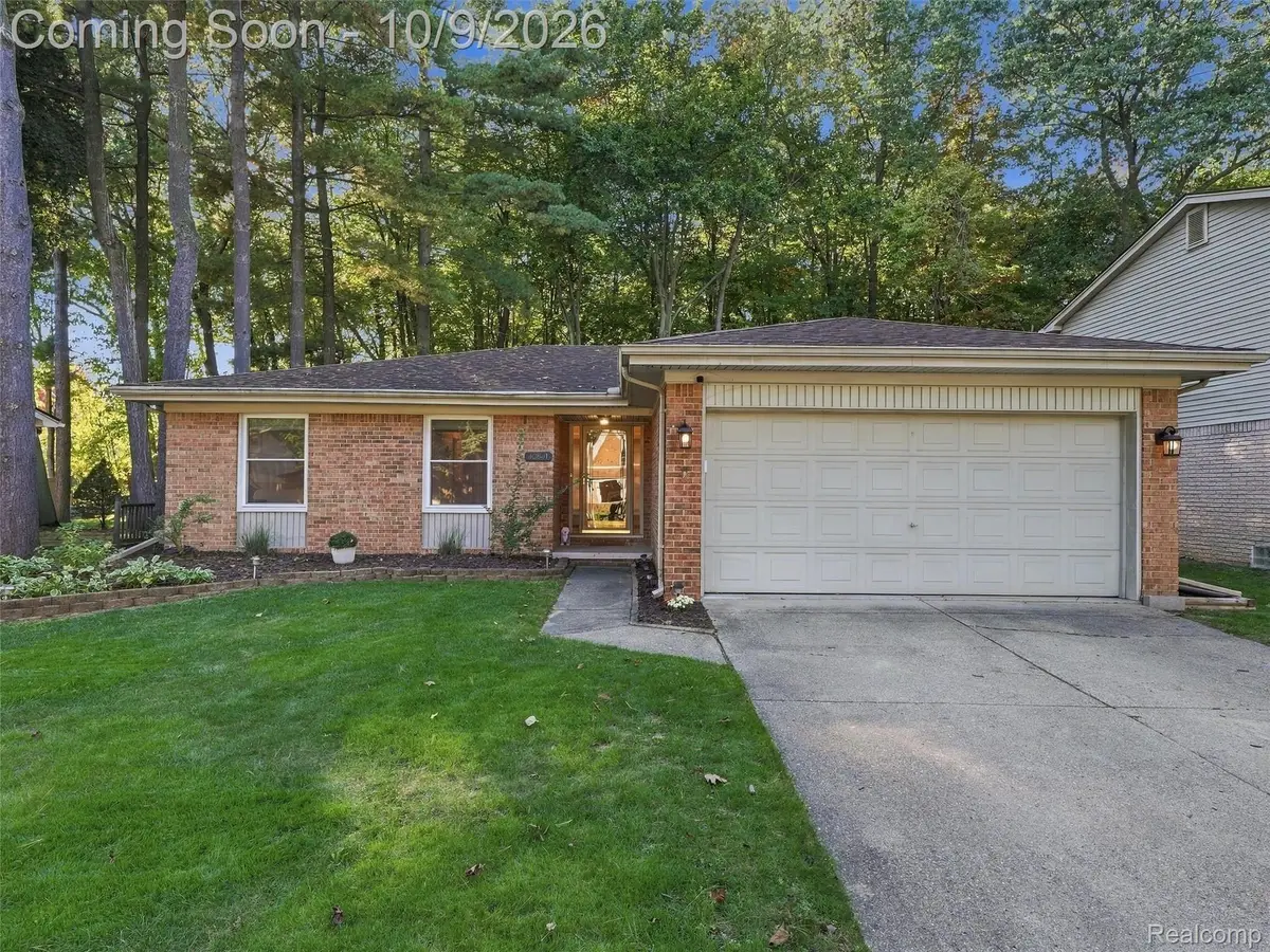 40841 Executive DR, Sterling Heights, MI 48313 - #1